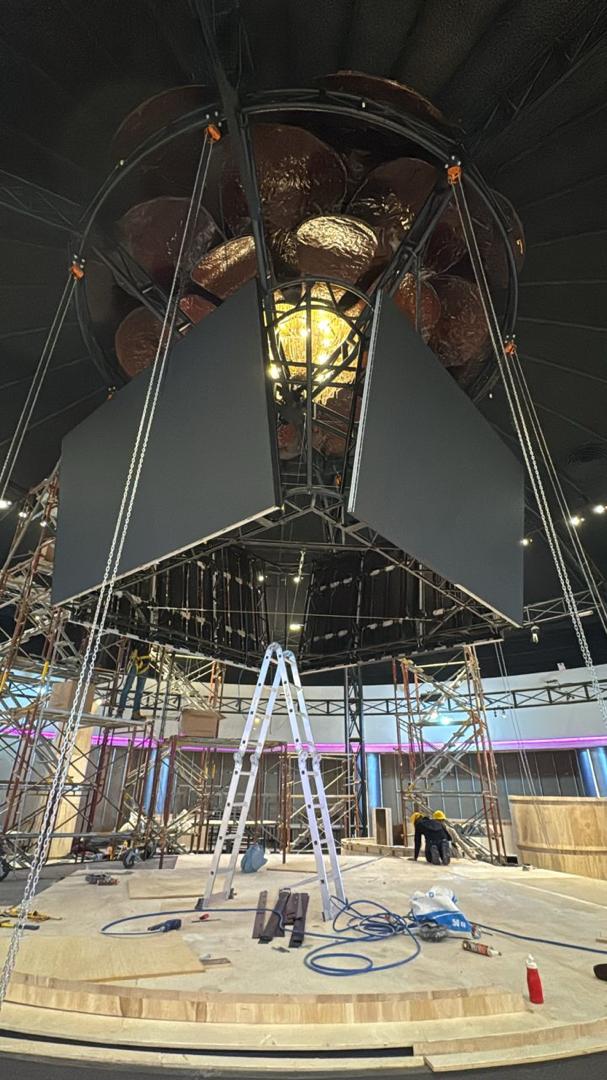 Suspended truss with LED screen mounts