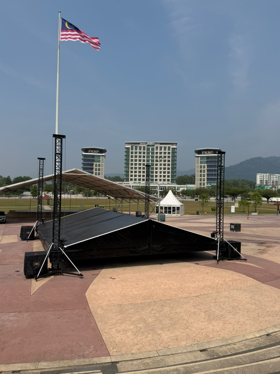 Truss Towel Covered With Marquee Tent Profile And Canvas